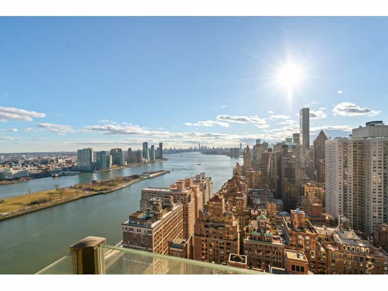 Condominium in Manhattan, New York 11821886