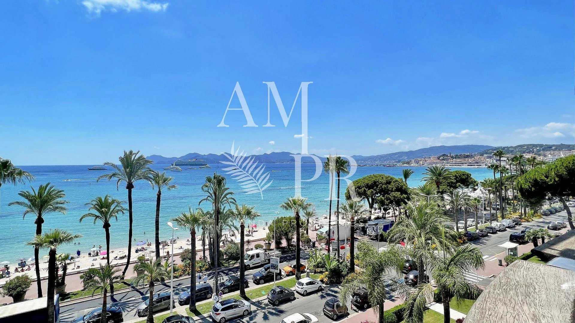 Condominium in Cannes, Provence-Alpes-Cote d'Azur 11821950