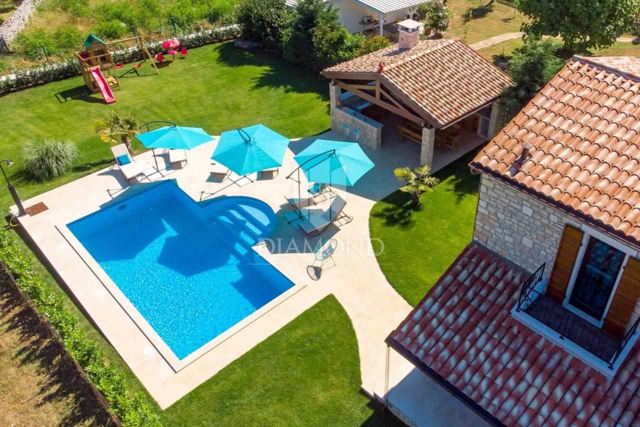 σπίτι σε Svetvincenat, Istarska Zupanija 11822475
