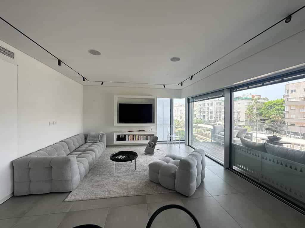 Condominium in Tel Aviv-Yafo, Arlozorov Street 11823187