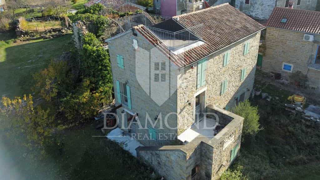σπίτι σε Momjan, Istria County 11823735