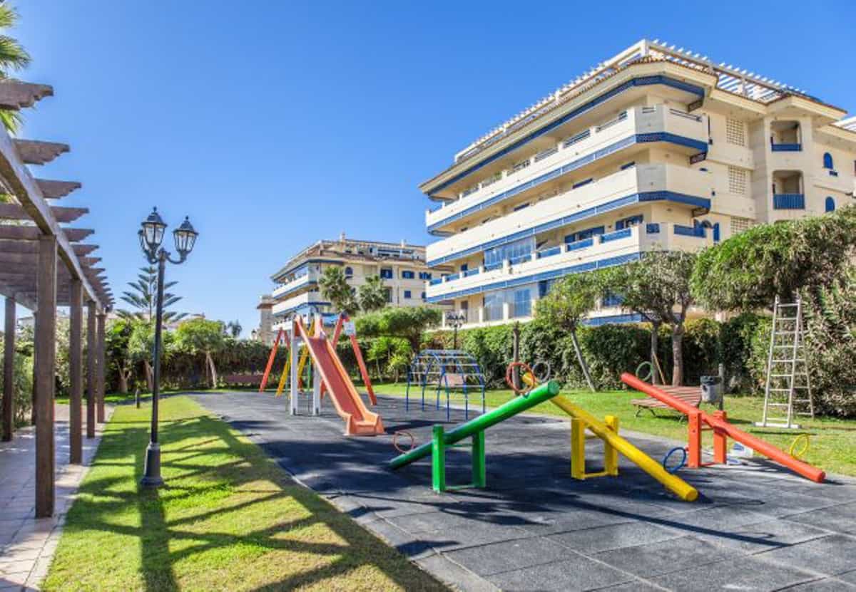 Condominium in San Luis de Sabinillas, Andalucía 11823846