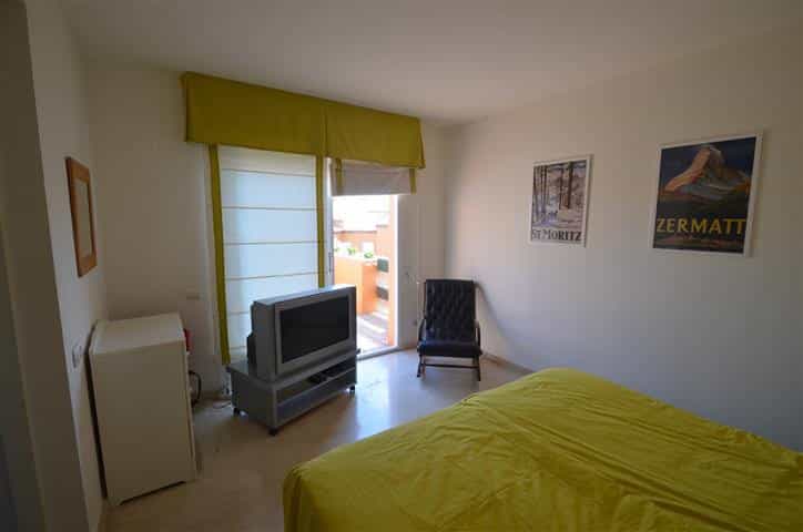 Condominium dans Puerto de la Duquesa, Andalusia 11823897