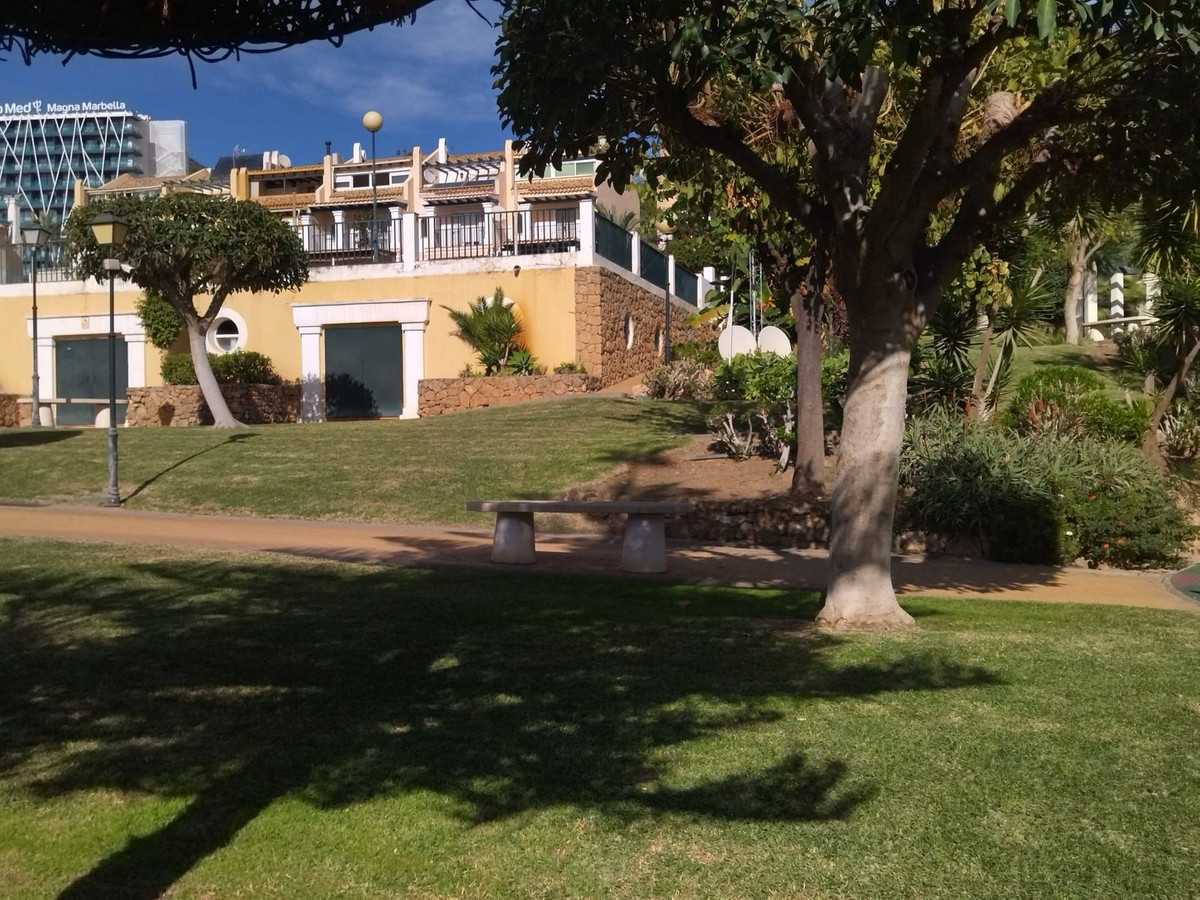 House in Marbella, Andalusia 11824163