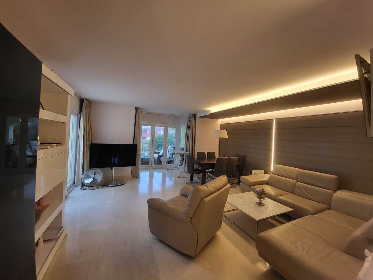 Condominium in Marbella, Andalusia 11824556