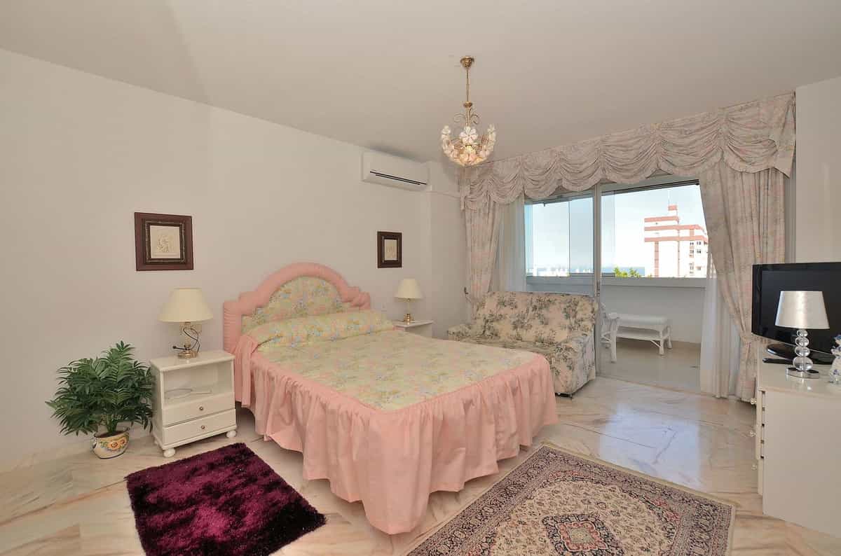 Condominium in Benalmádena, Andalusia 11824784