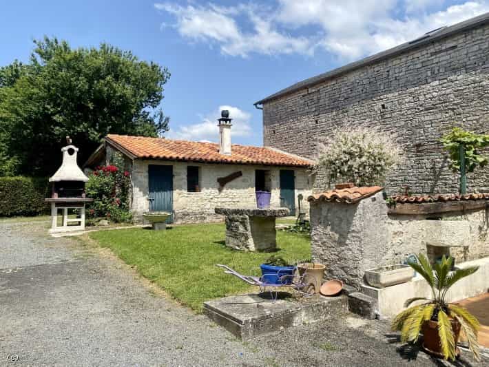 Hus i Verteuil-sur-Charente, Nouvelle-Aquitaine 11826288
