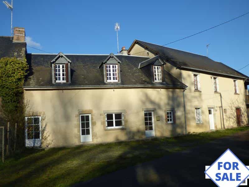 House in Villaines-la-Juhel, Pays de la Loire 11826489