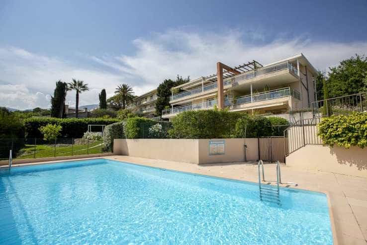 Condominium in Vence, Provence-Alpes-Cote d'Azur 11827959
