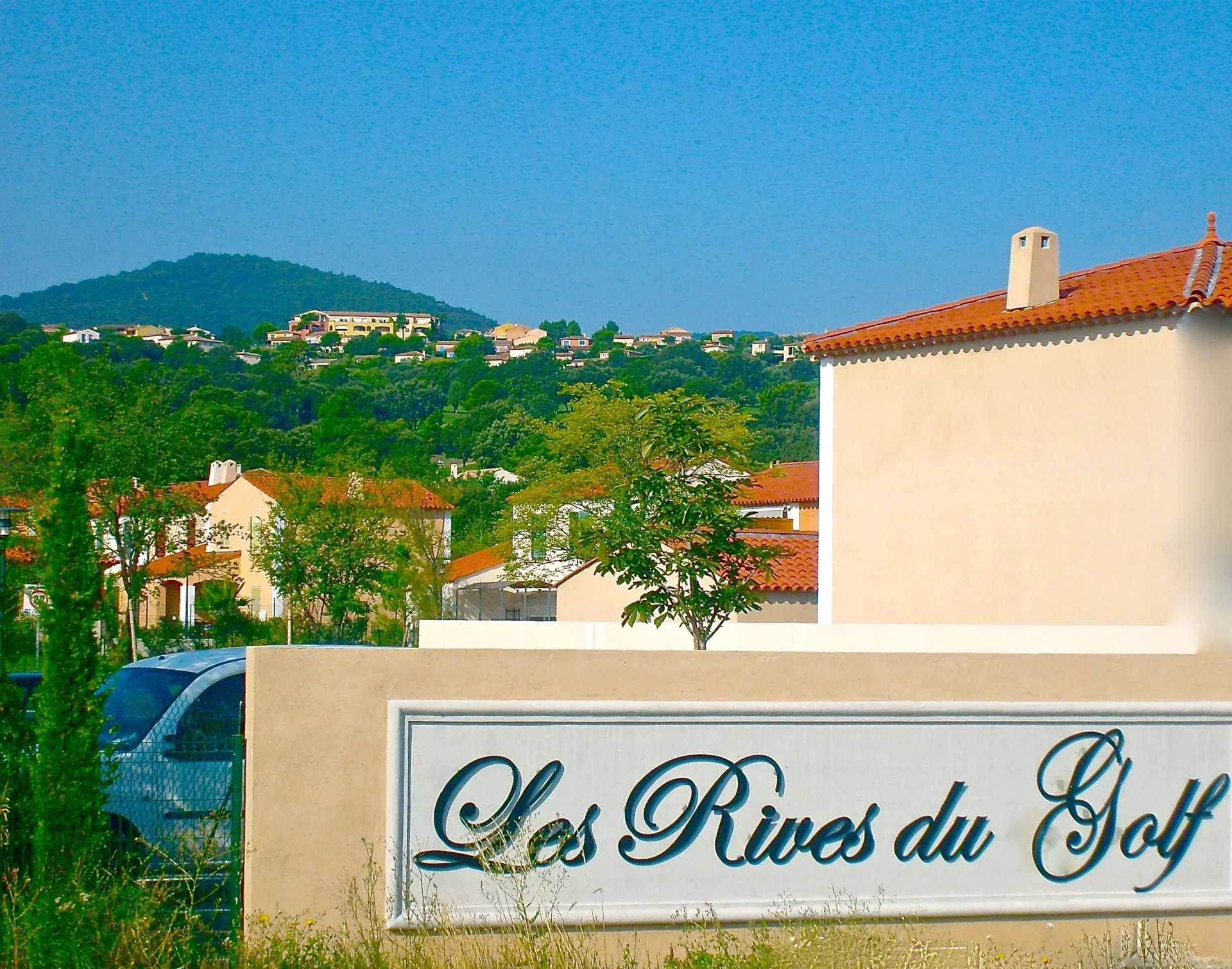 casa no Roquebrune-sur-Argens, Provença-Alpes-Costa Azul 11828074