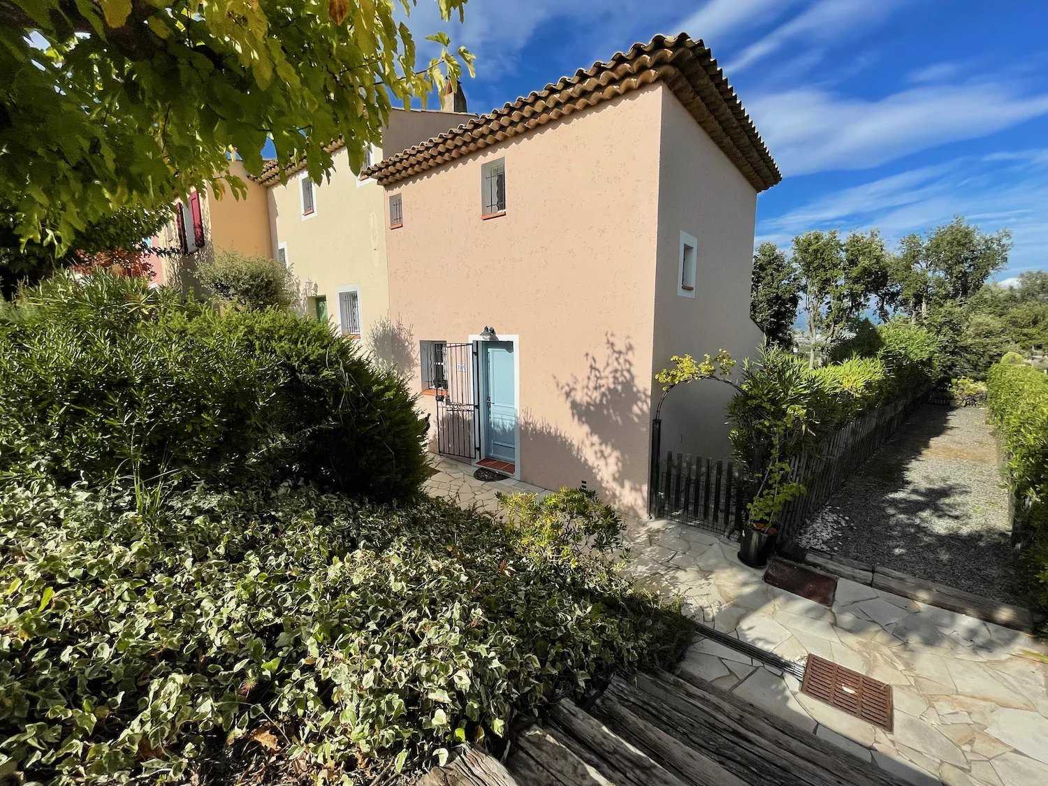 House in Roquebrune-sur-Argens, Provence-Alpes-Cote d'Azur 11828079