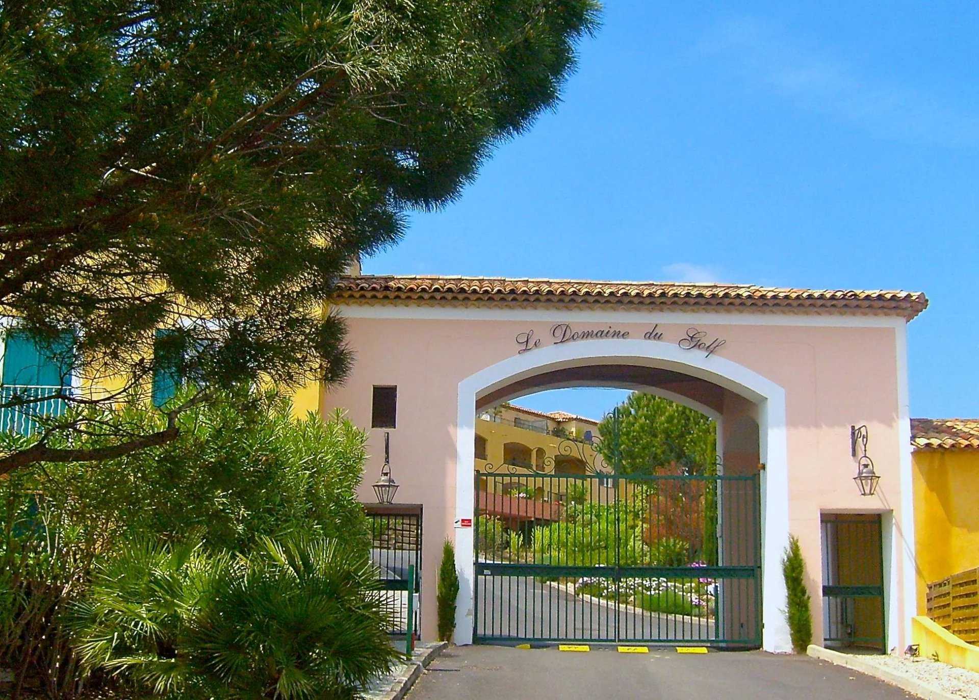 casa no Roquebrune-sur-Argens, Provença-Alpes-Costa Azul 11828079