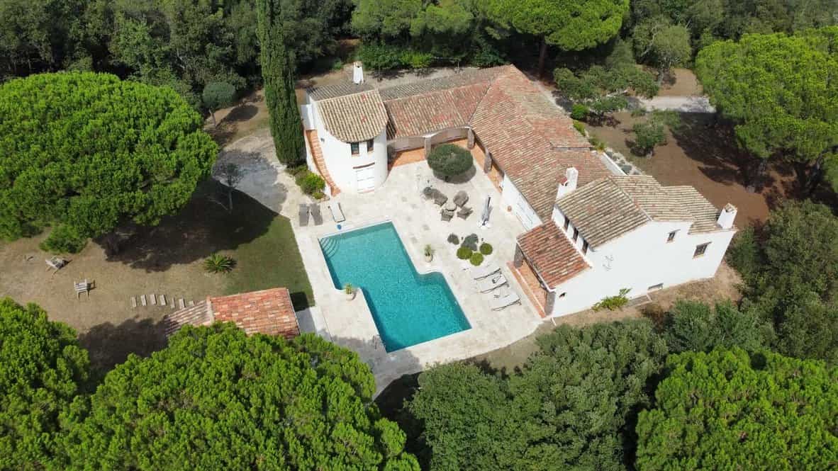 rumah dalam Roquebrune-sur-Argens, Provence-Alpes-Côte d'Azur 11828080