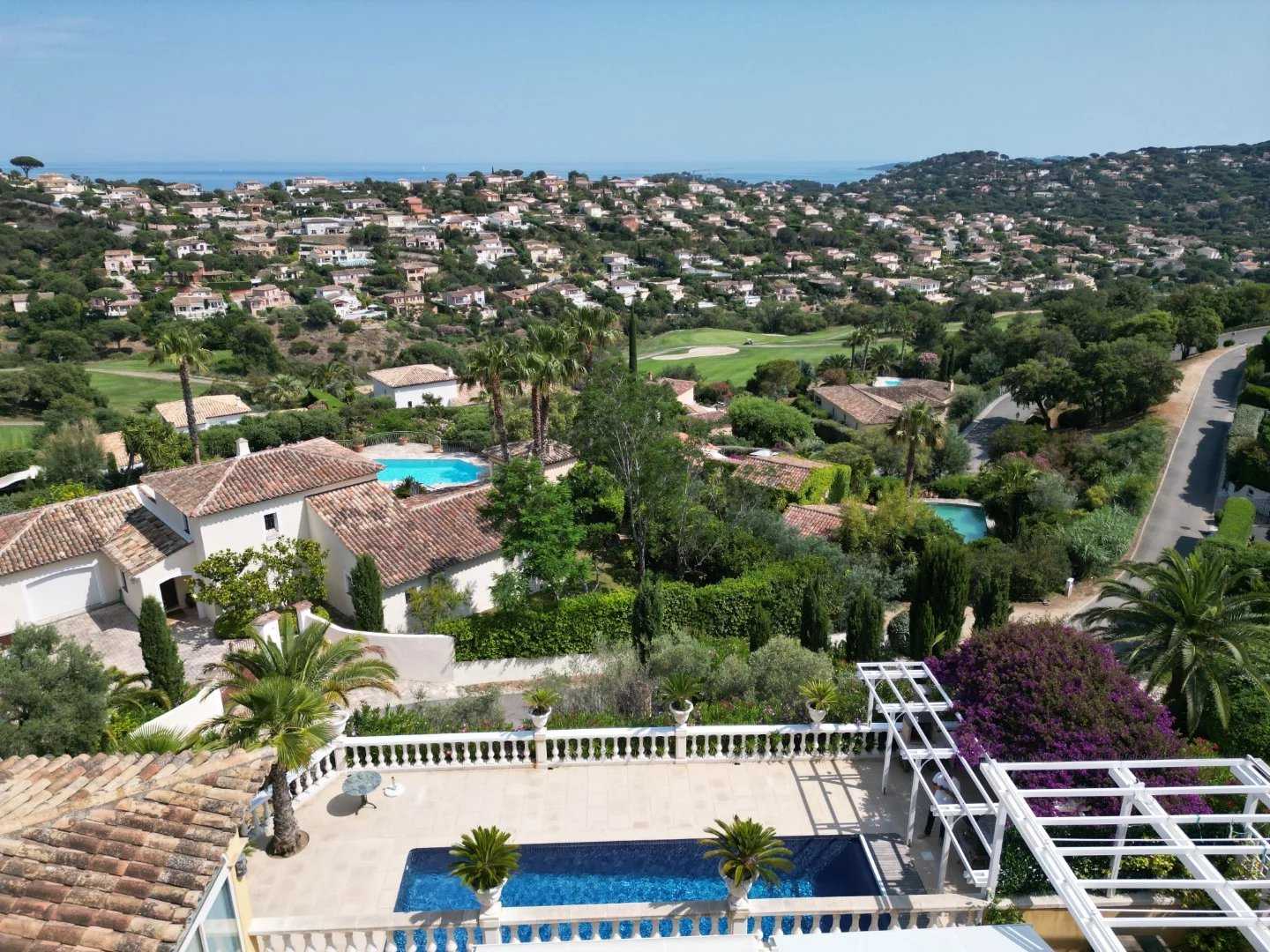 Rumah di Sainte-Maxime, Provence-Alpes-Cote d'Azur 11828083