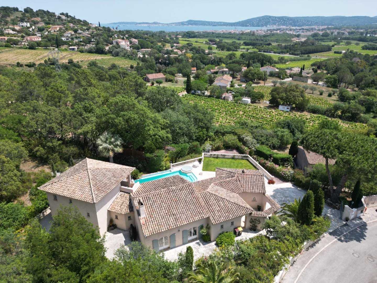 House in Grimaud, Provence-Alpes-Cote d'Azur 11828088