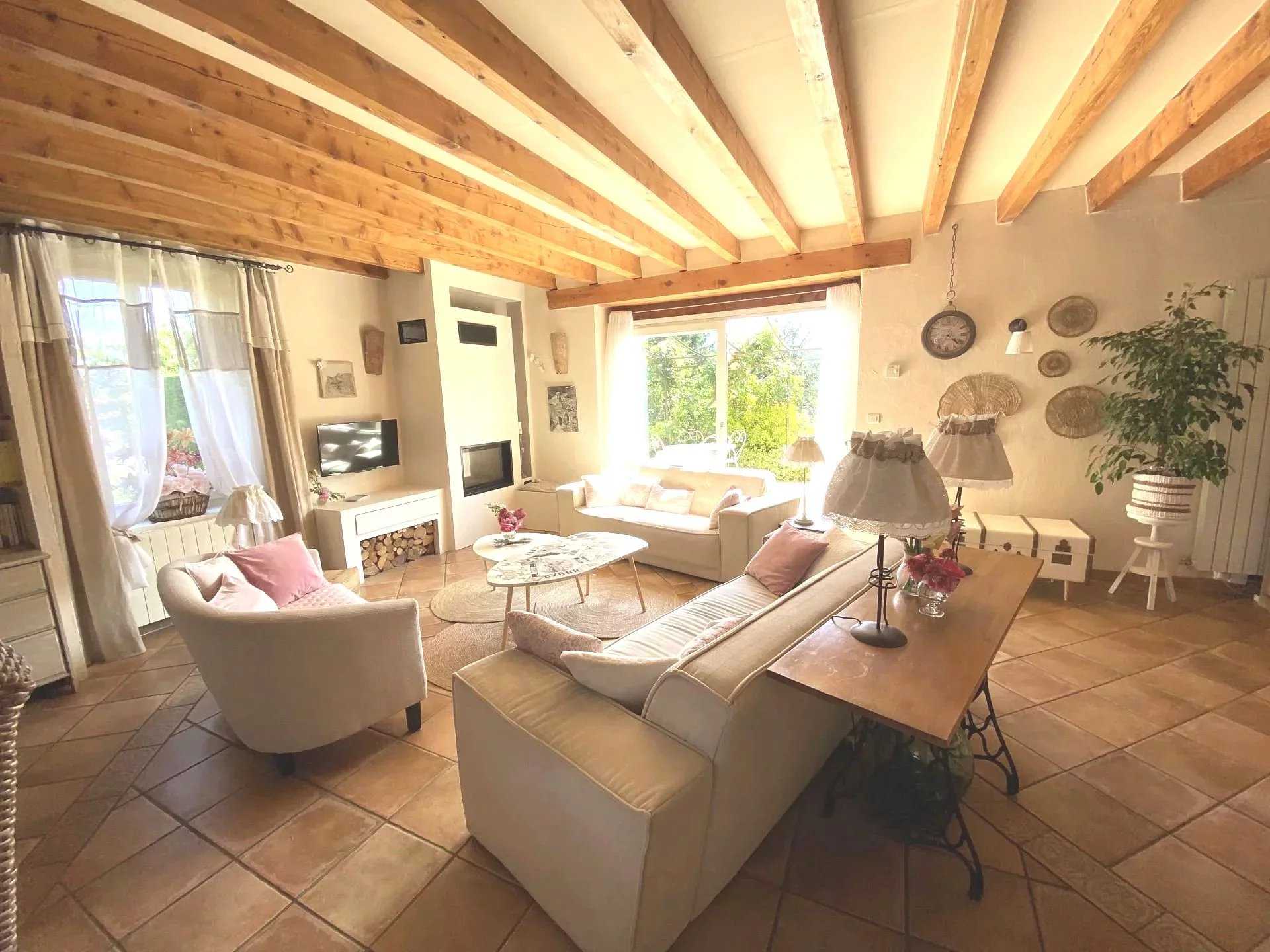 House in Condrieu, Auvergne-Rhone-Alpes 11828090