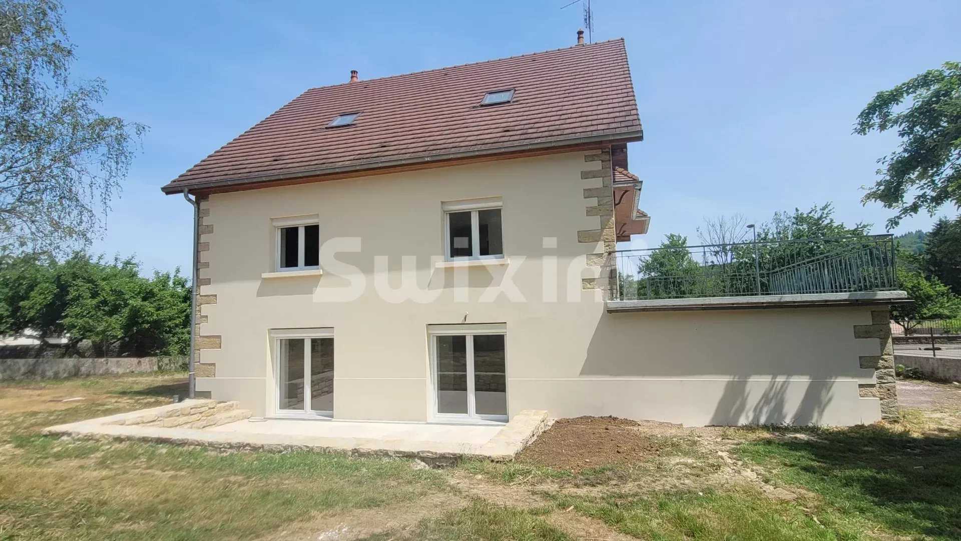 بيت في Courbouzon, Bourgogne-Franche-Comte 11828110