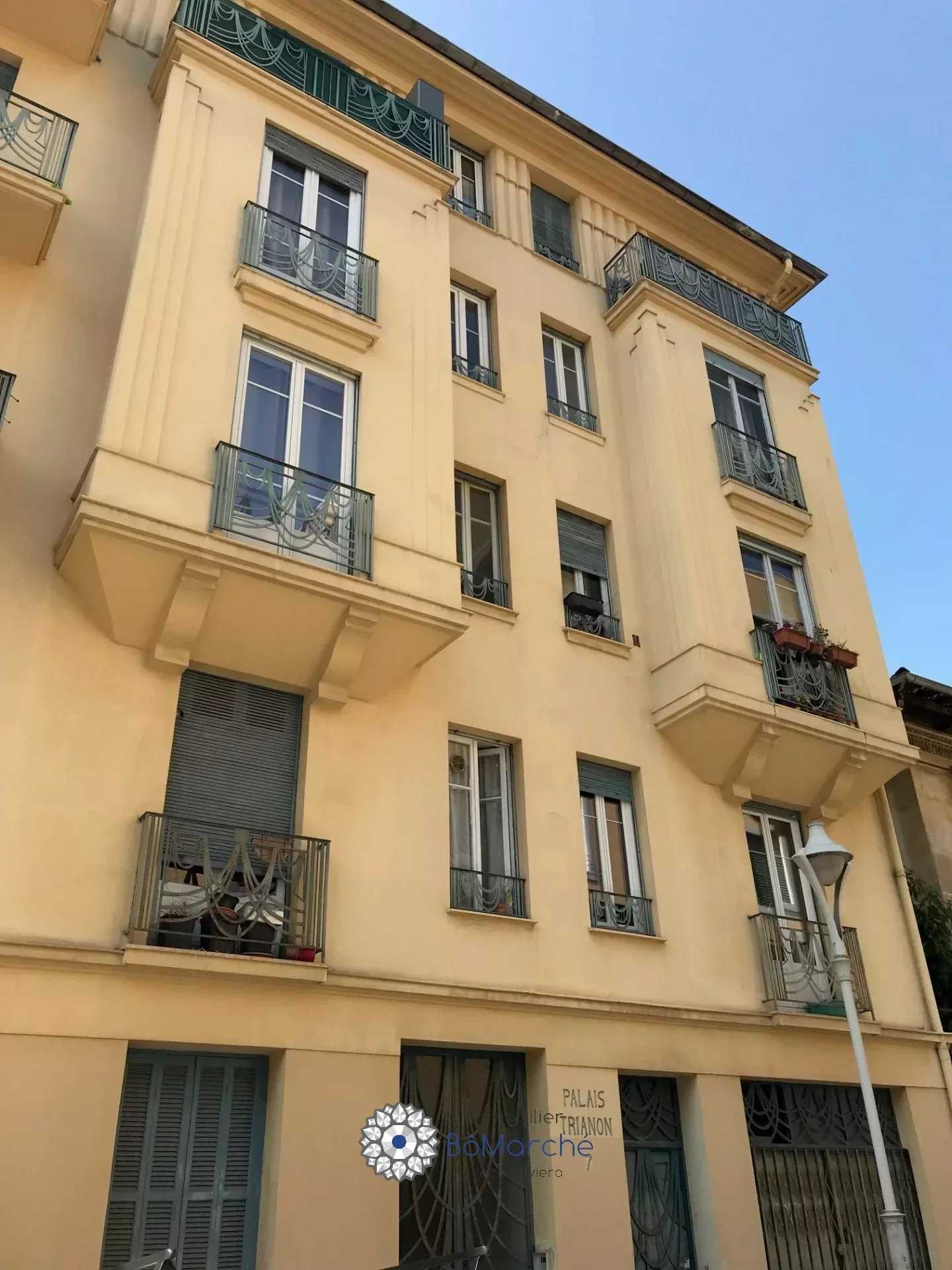 Condominium in Nice, Provence-Alpes-Cote d'Azur 11828113