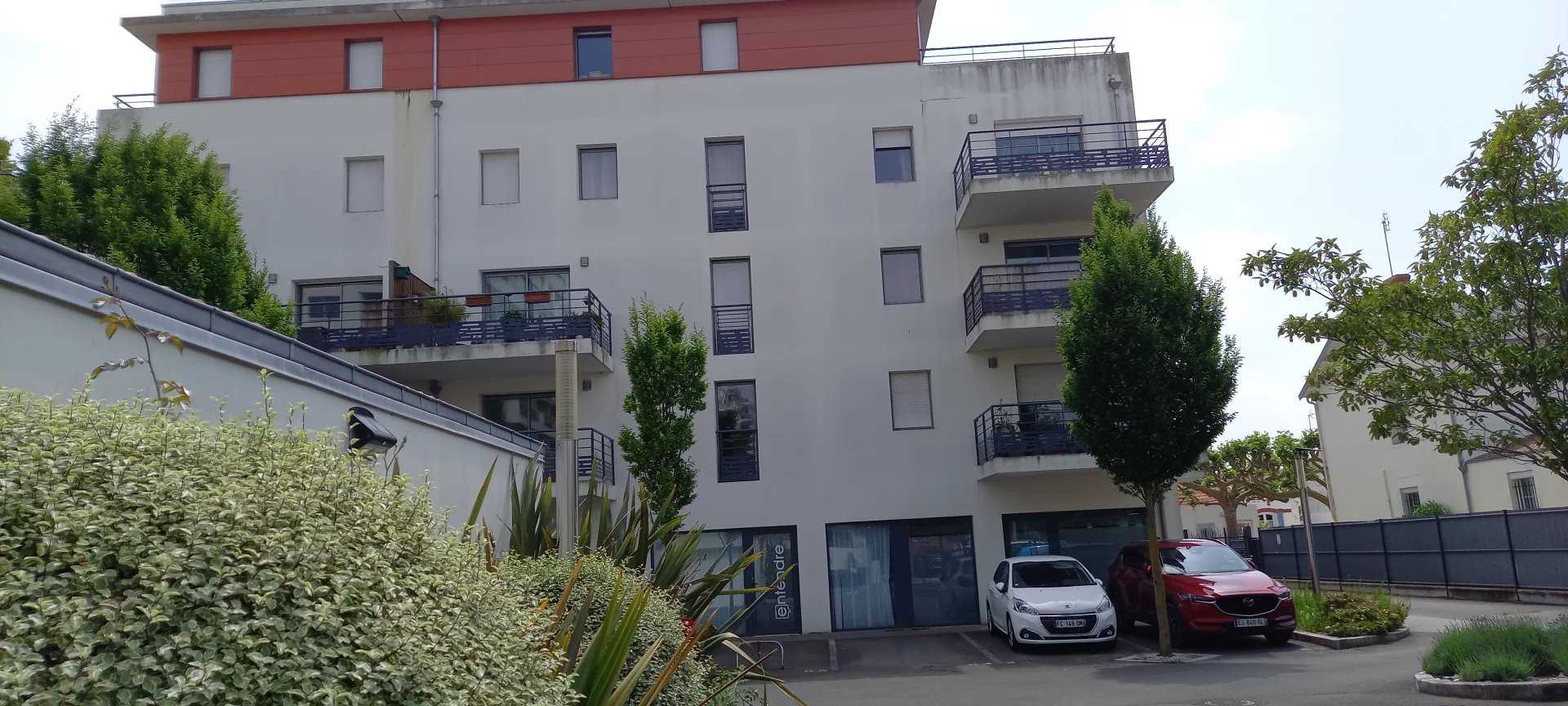 Condominium in La Rochelle, Nouvelle-Aquitaine 11828138