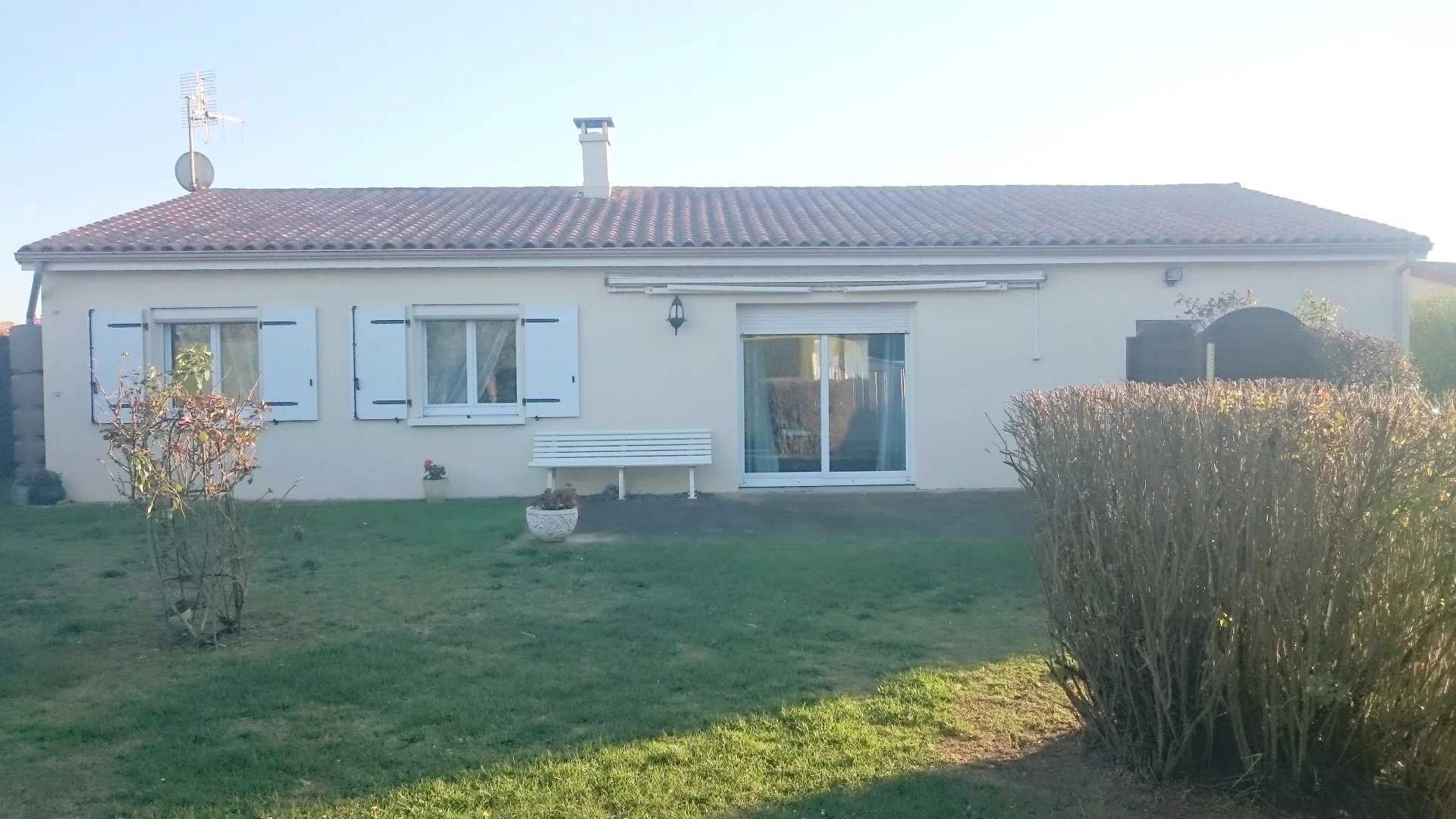 σπίτι σε Latille, Nouvelle-Aquitaine 11828142