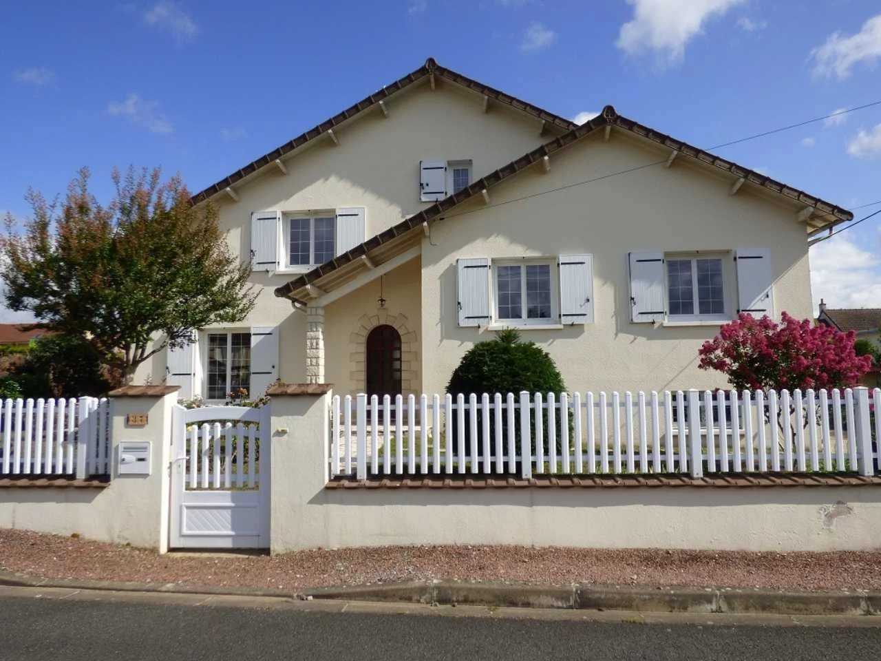 Hus i Chatellerault, Nouvelle-Aquitaine 11828145