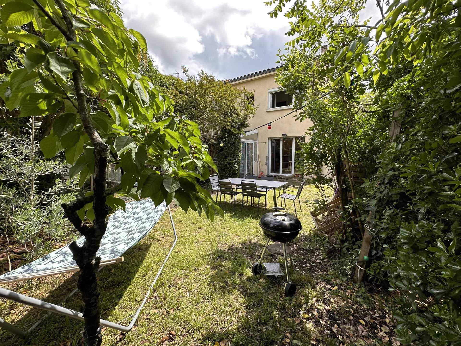 House in Begles, Nouvelle-Aquitaine 11828175