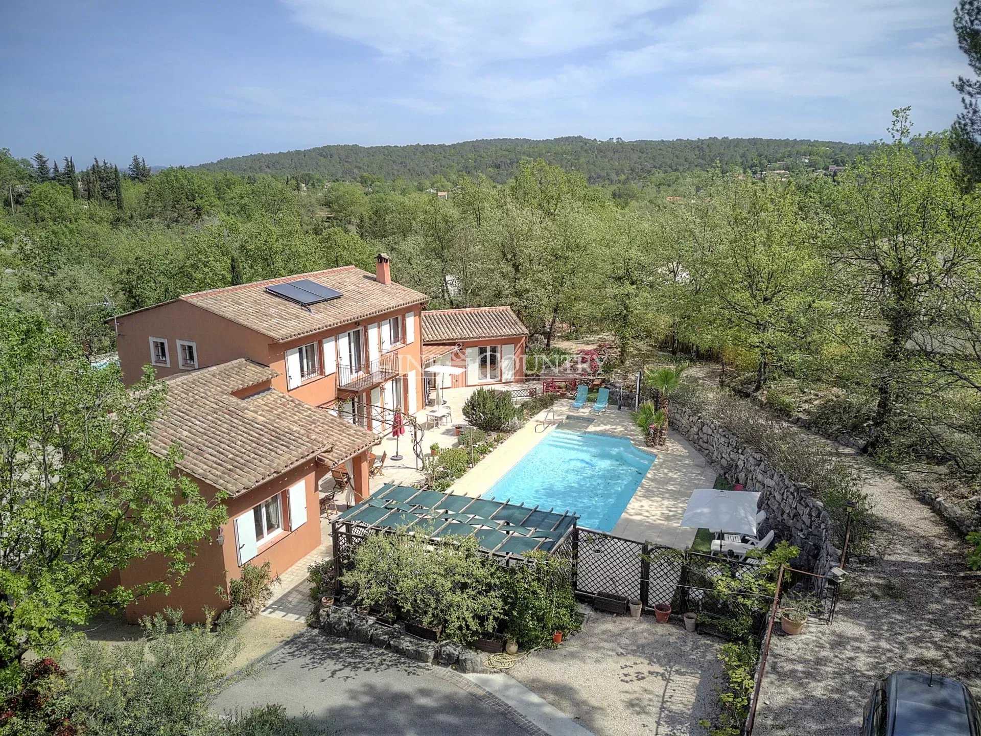 rumah dalam Fayence, Provence-Alpes-Côte d'Azur 11828557