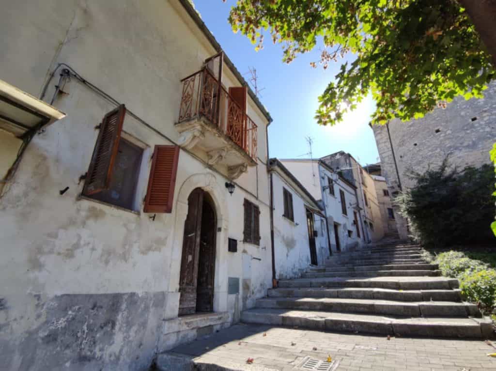 Huis in San Valentino in Abruzzo Citeriore, Abruzzen 11829081