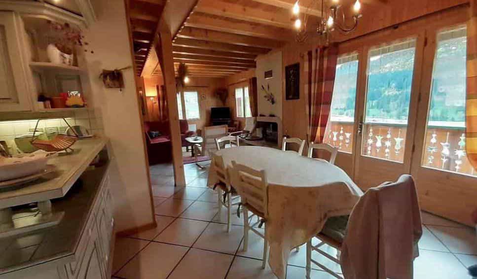 집 에 라 샤펠 다봉당스, 오베르뉴-론-알프 11830262