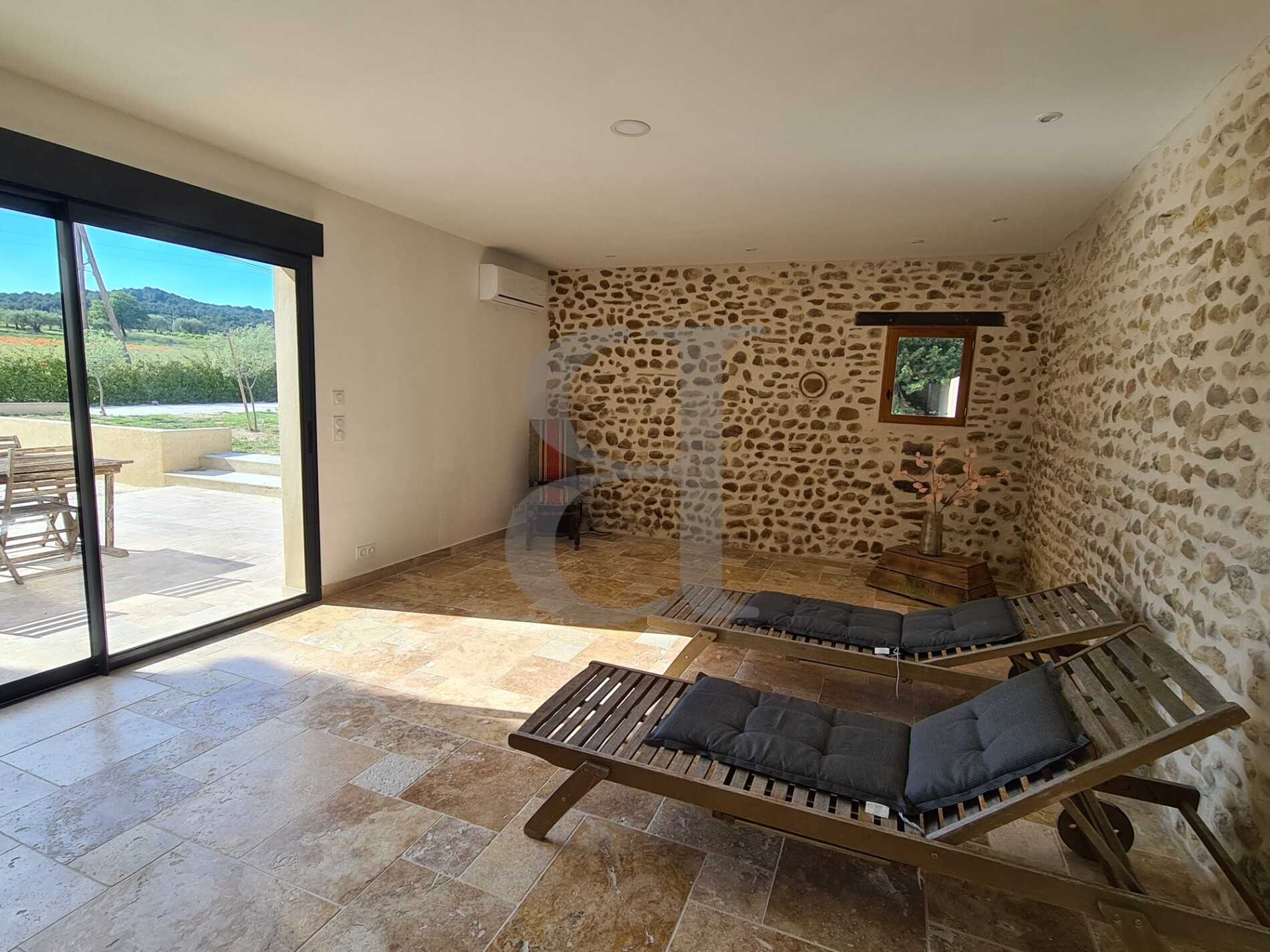 жилой дом в Vaison-la-Romaine, Provence-Alpes-Côte d'Azur 11830405