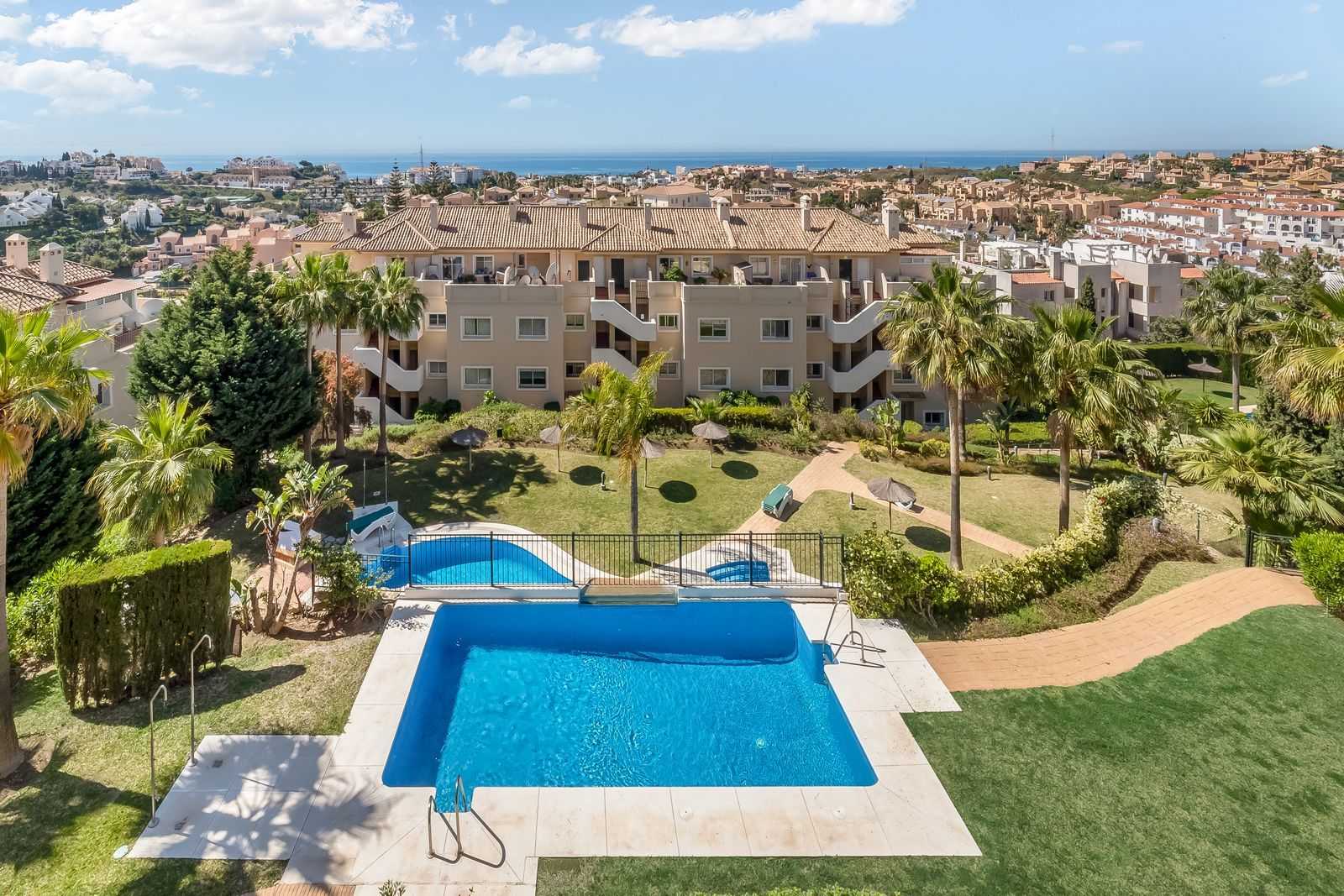 Condominium in Fuengirola, Andalusia 11831457