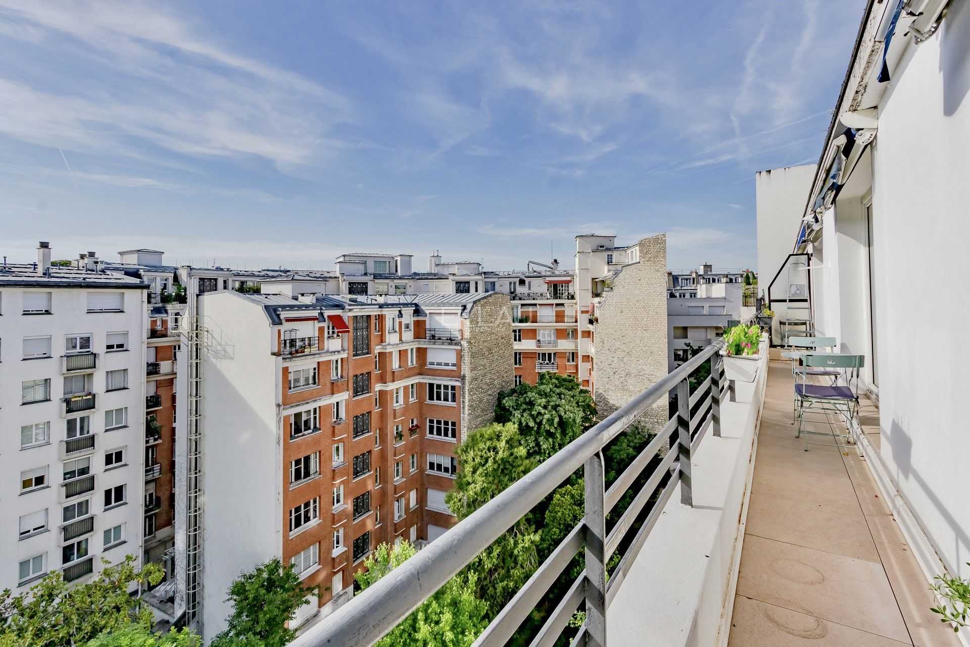 Condominium in Paris, Île-de-France 11831965