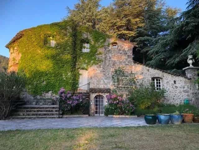σπίτι σε Uzes, Occitanie 11832192