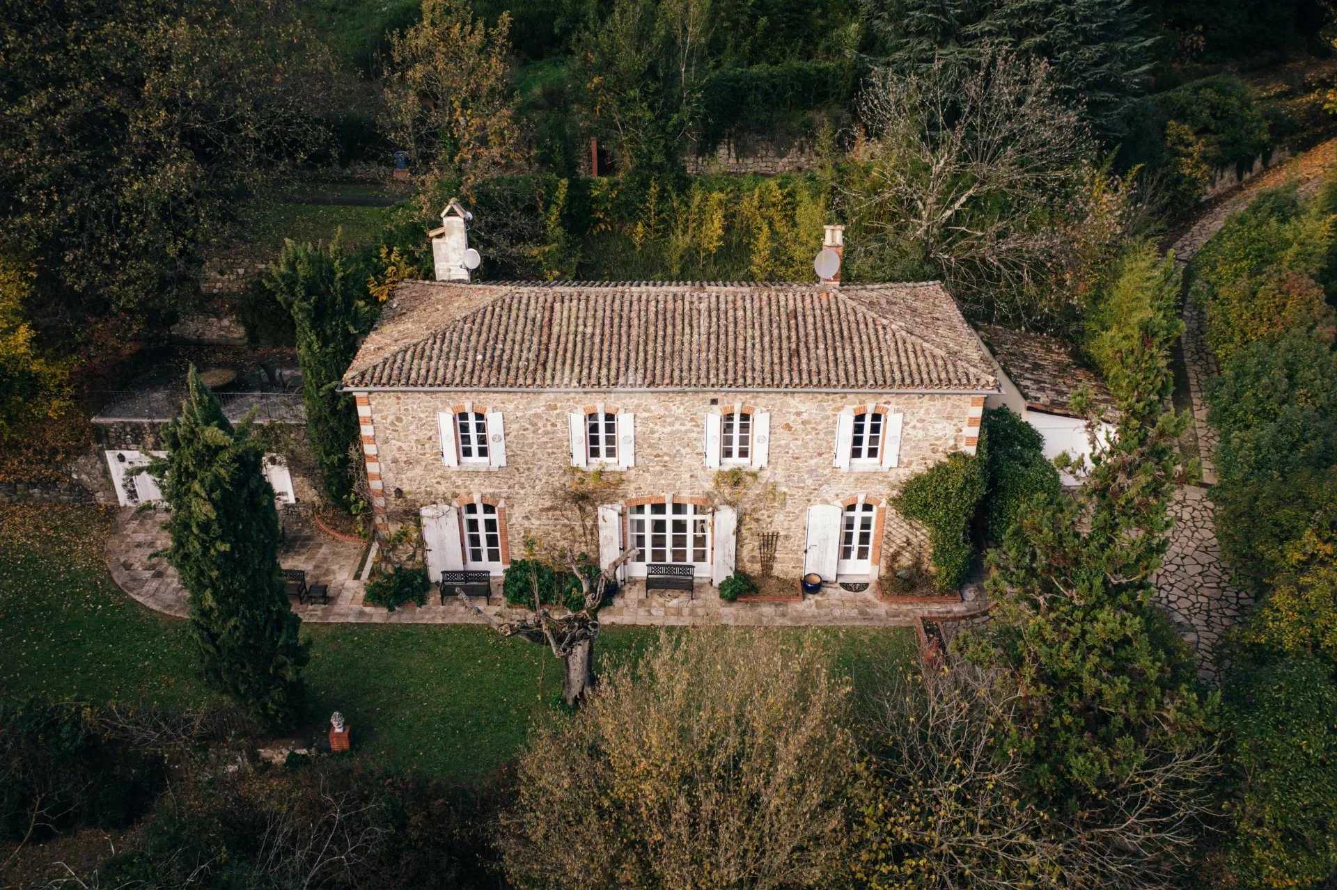 房子 在 Uzes, Occitanie 11832192