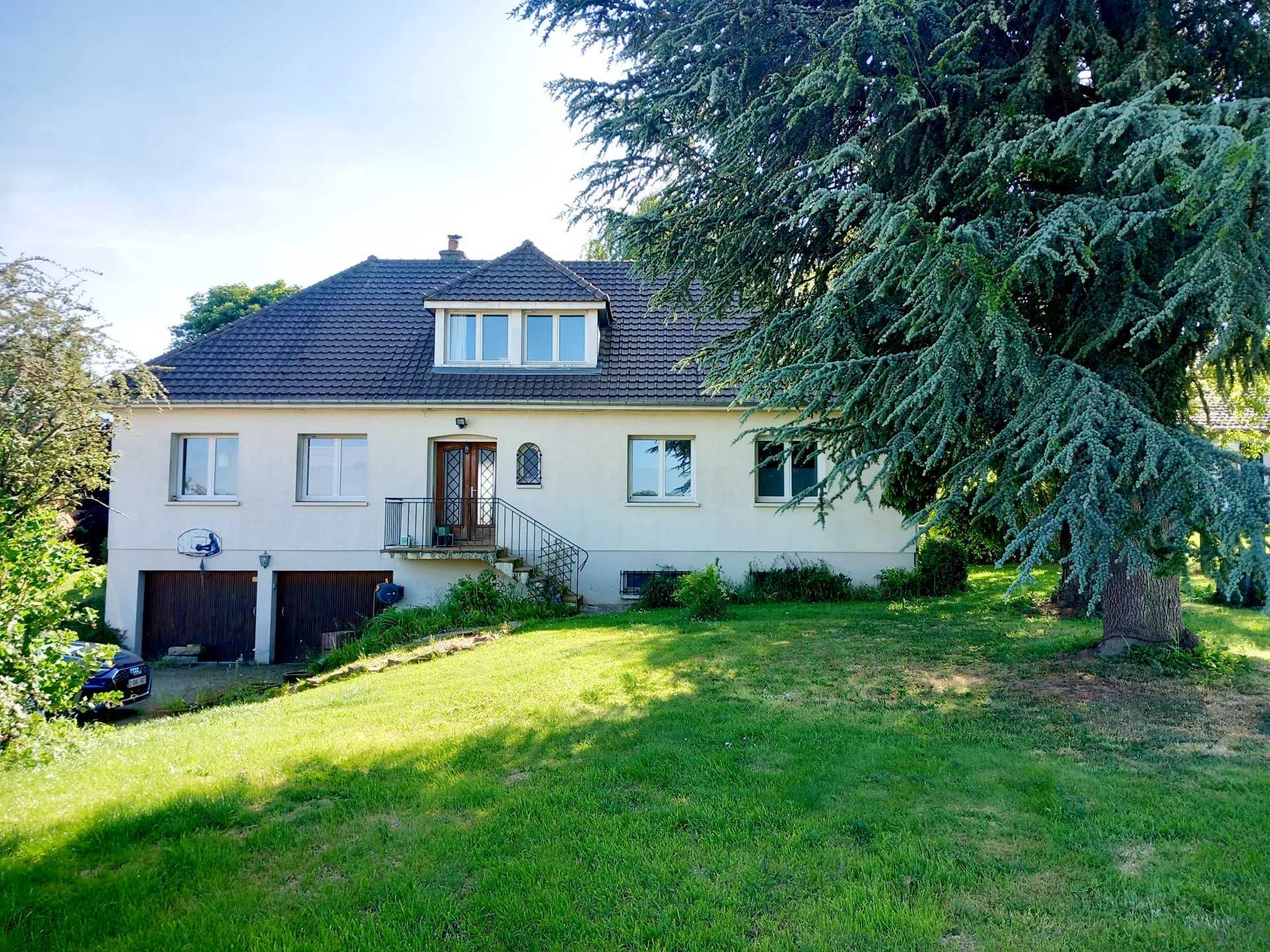 House in Buire, Hauts-de-France 11832206
