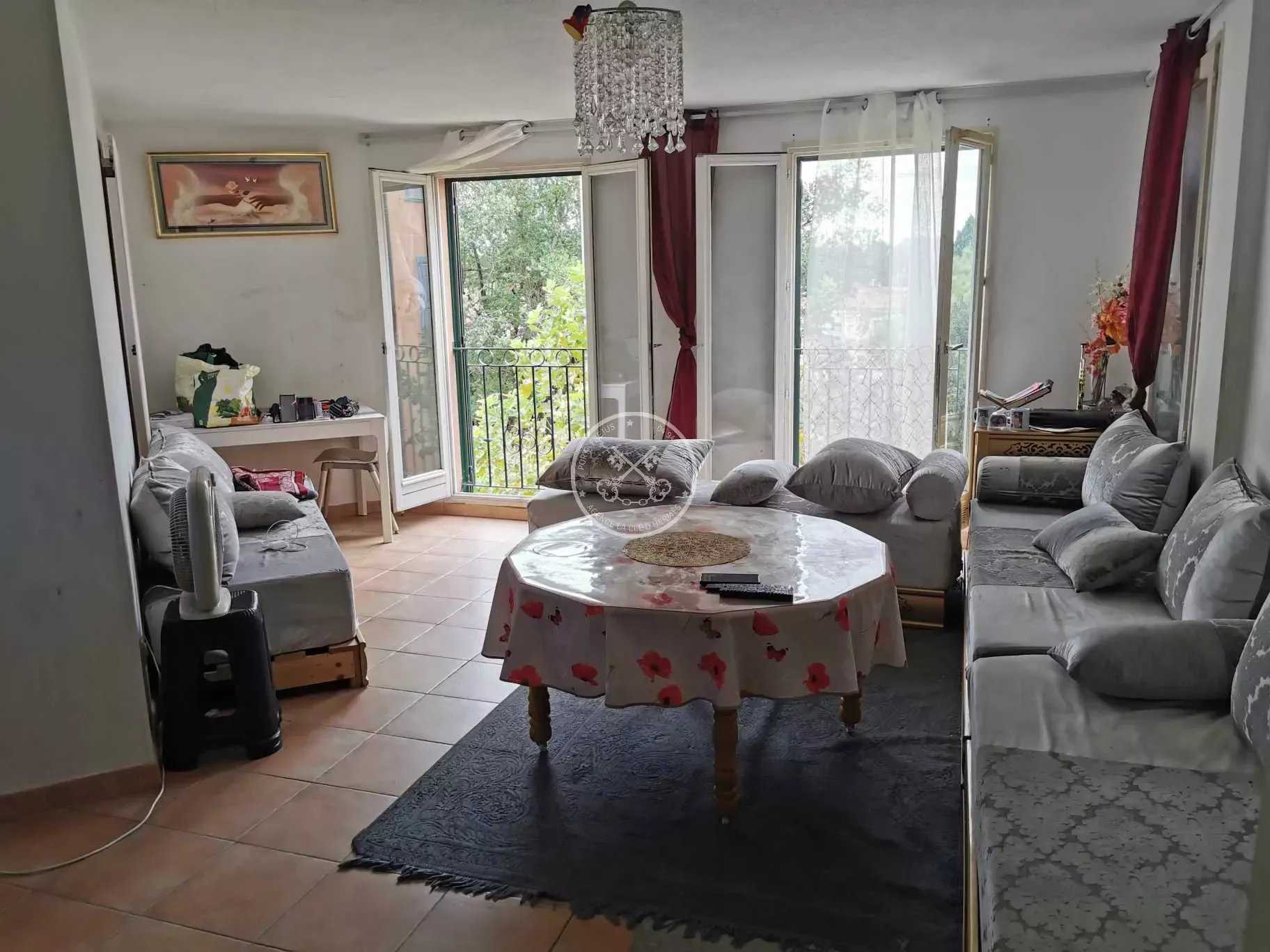 Condominium in Fréjus, Provence-Alpes-Côte d'Azur 11832252