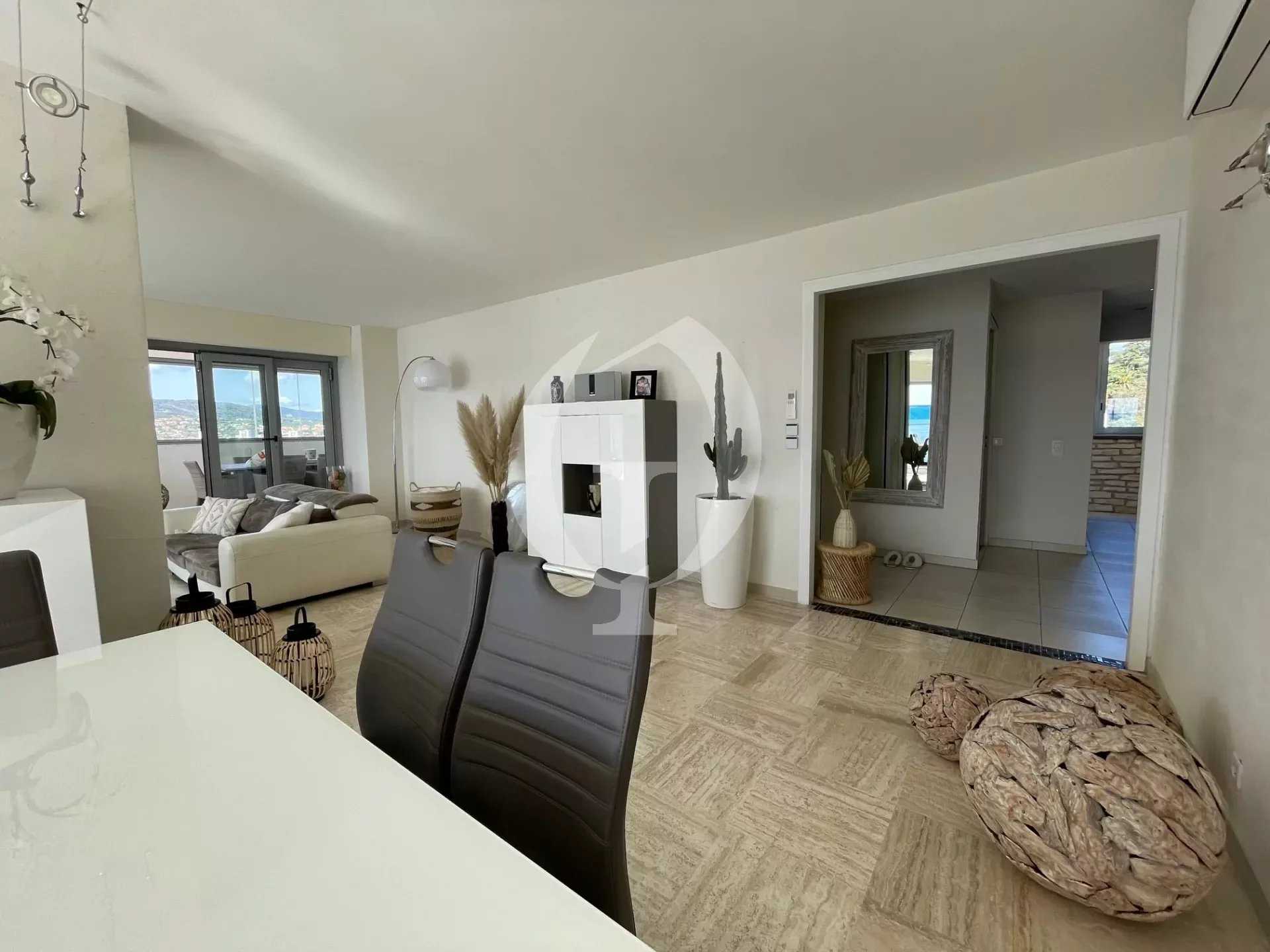 Condominium in Sainte-Maxime, Provence-Alpes-Côte d'Azur 11832255