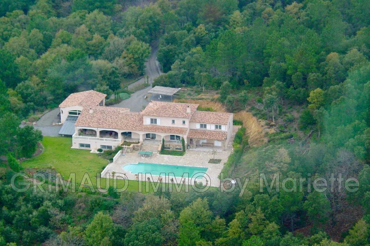 House in La Garde-Freinet, Provence-Alpes-Cote d'Azur 11832904