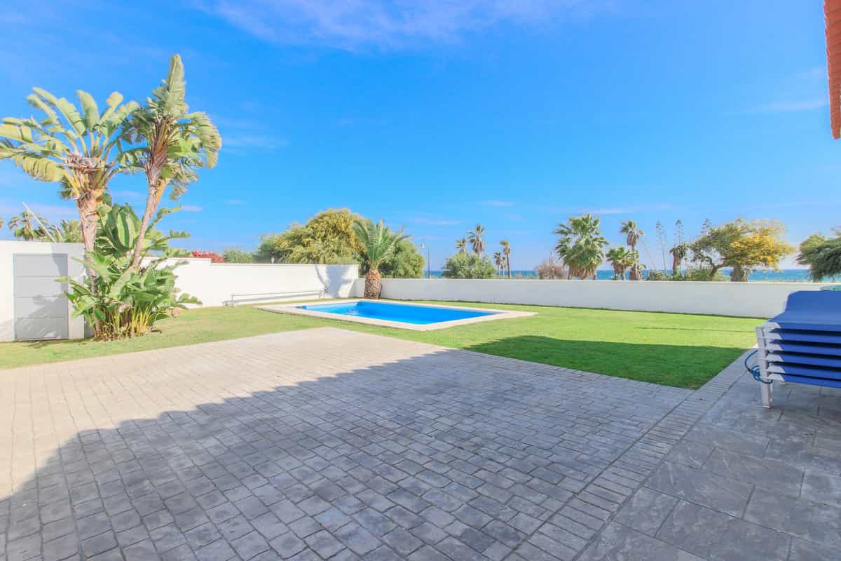 House in Marbella, Andalusia 11833425