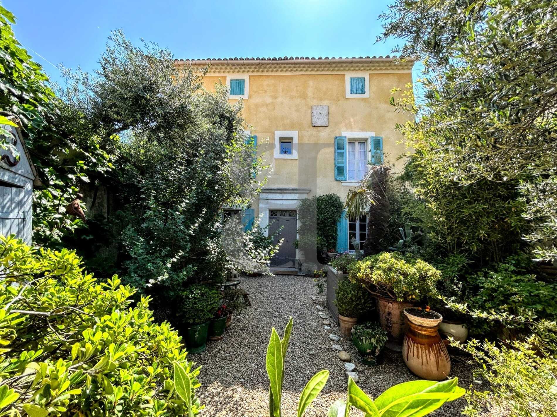 Haus im L'Isle-sur-la-Sorgue, Provence-Alpes-Côte d'Azur 11835021