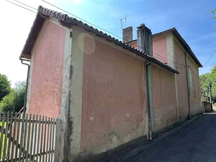 Condominium in Ruffec, Nouvelle-Aquitaine 11835081