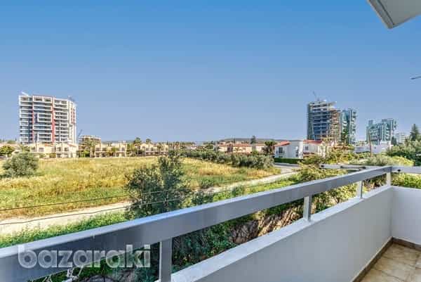Condominium in Agios Tychon, Larnaka 11836085