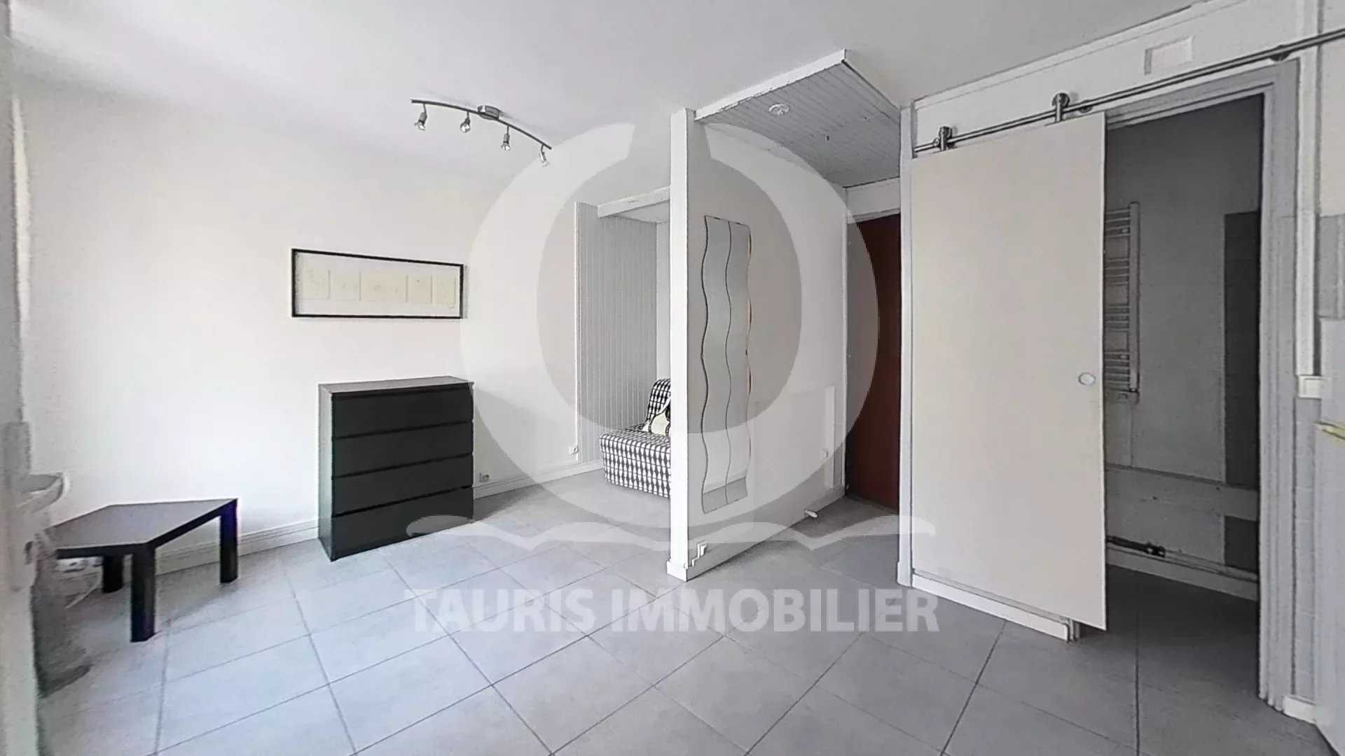 Condominium in Marseille, Provence-Alpes-Côte d'Azur 11838273