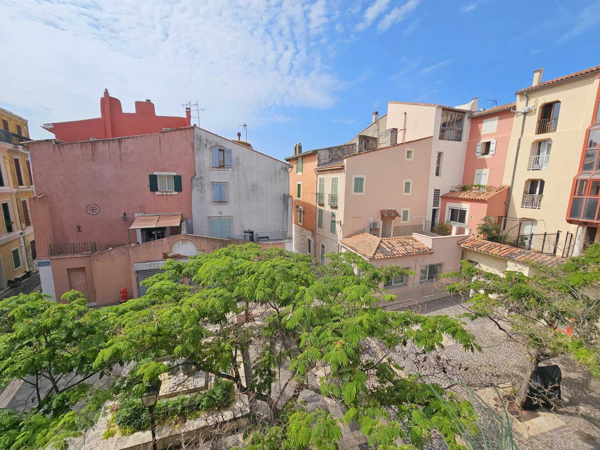 Useita taloja sisään Martigues, Provence-Alpes-Cote d'Azur 11838298