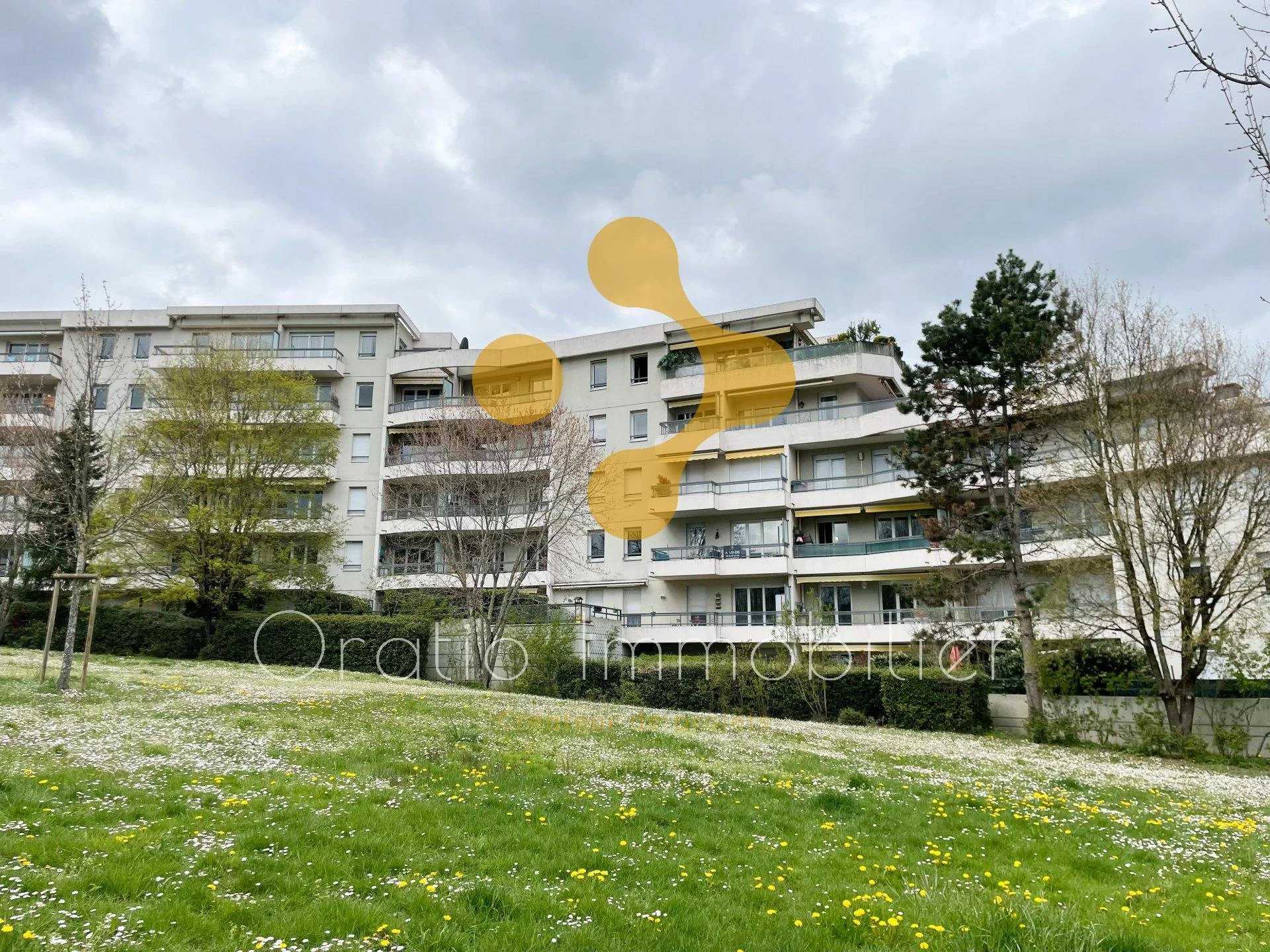 عمارات في Annecy, Haute-Savoie 11838301