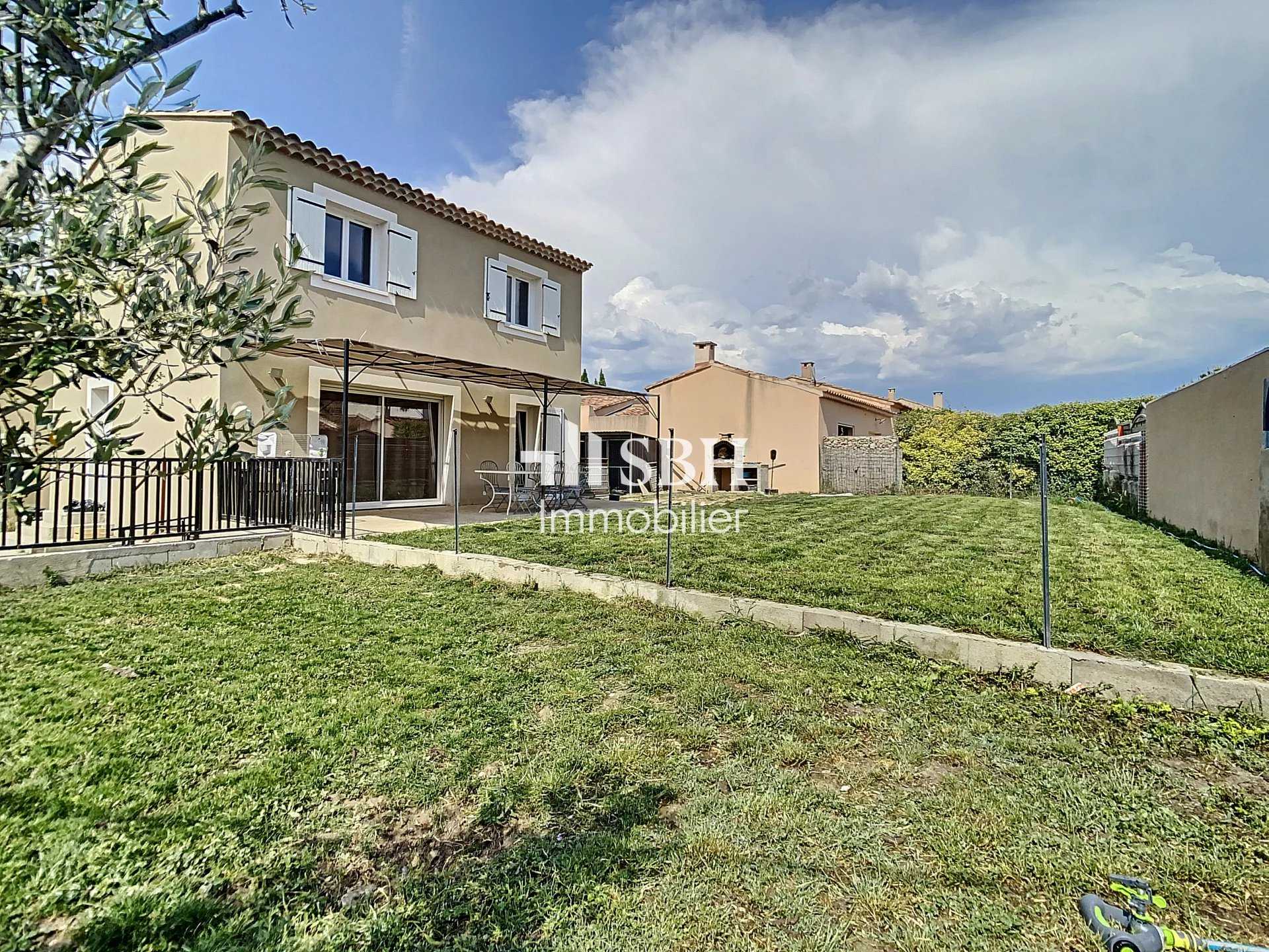 жилой дом в Taillades, Provence-Alpes-Cote d'Azur 11838313