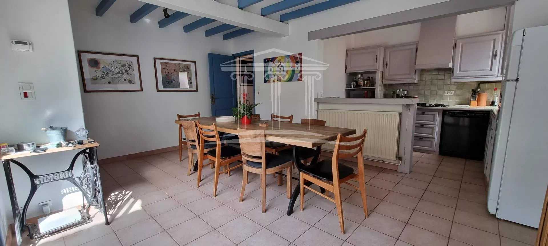 Multiple Houses in Sorgues, Provence-Alpes-Cote d'Azur 11838745