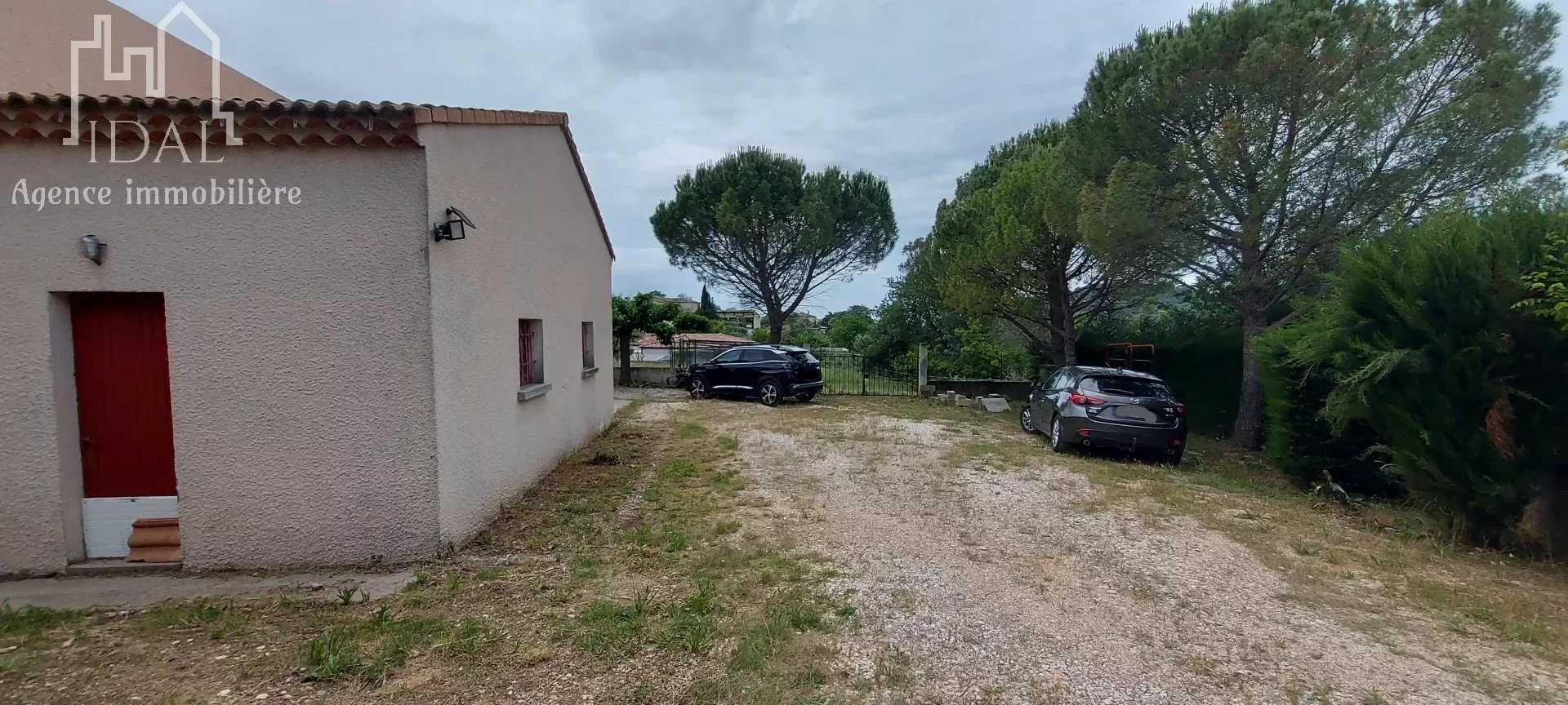بيت في Alès, Gard 11838751