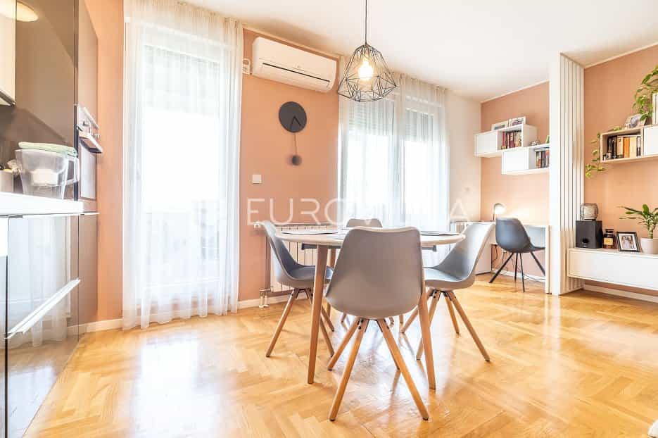 Condominium in Zagreb,  11838776