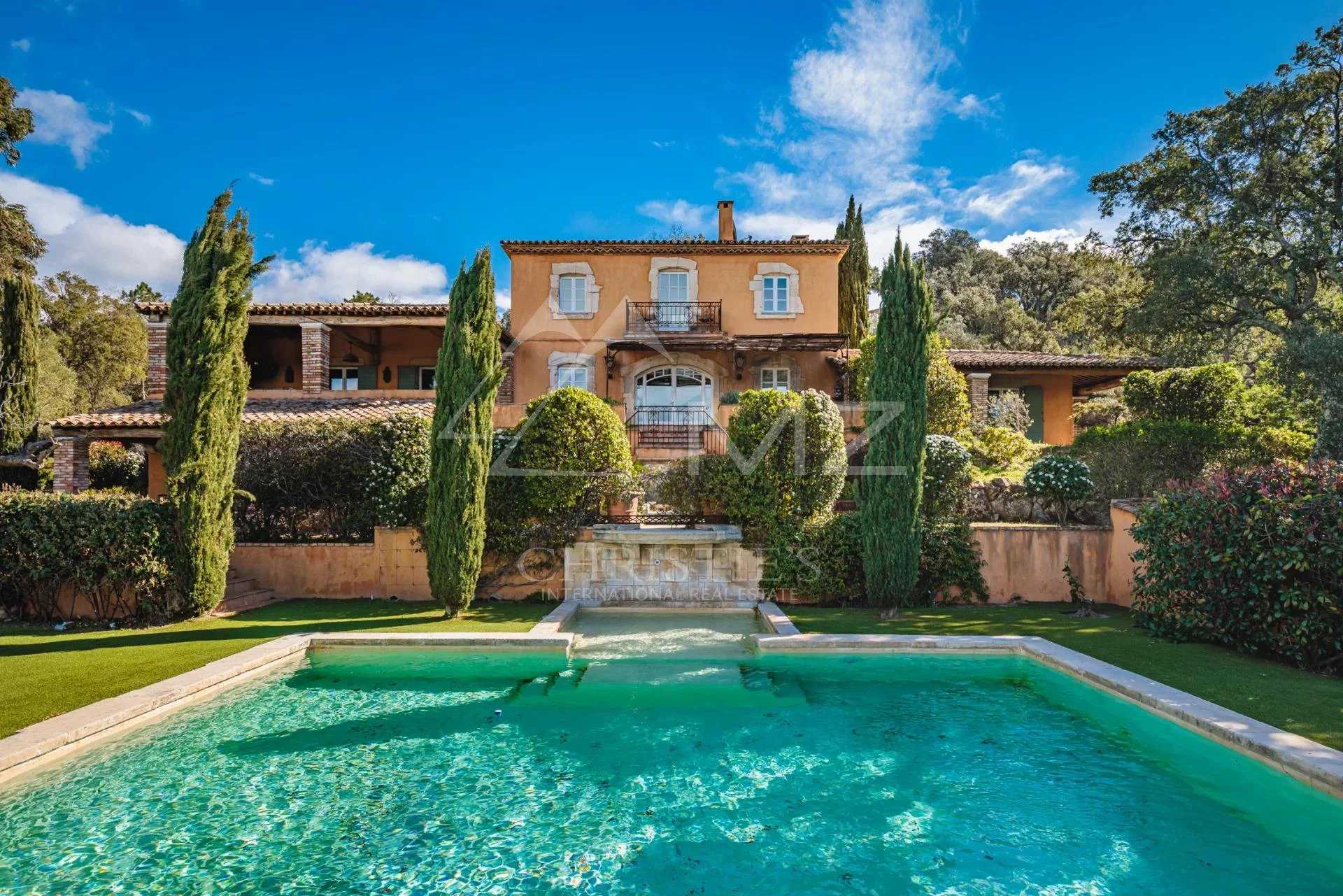 Casa nel Le Plan-de-la-Tour, Provence-Alpes-Cote d'Azur 11839021